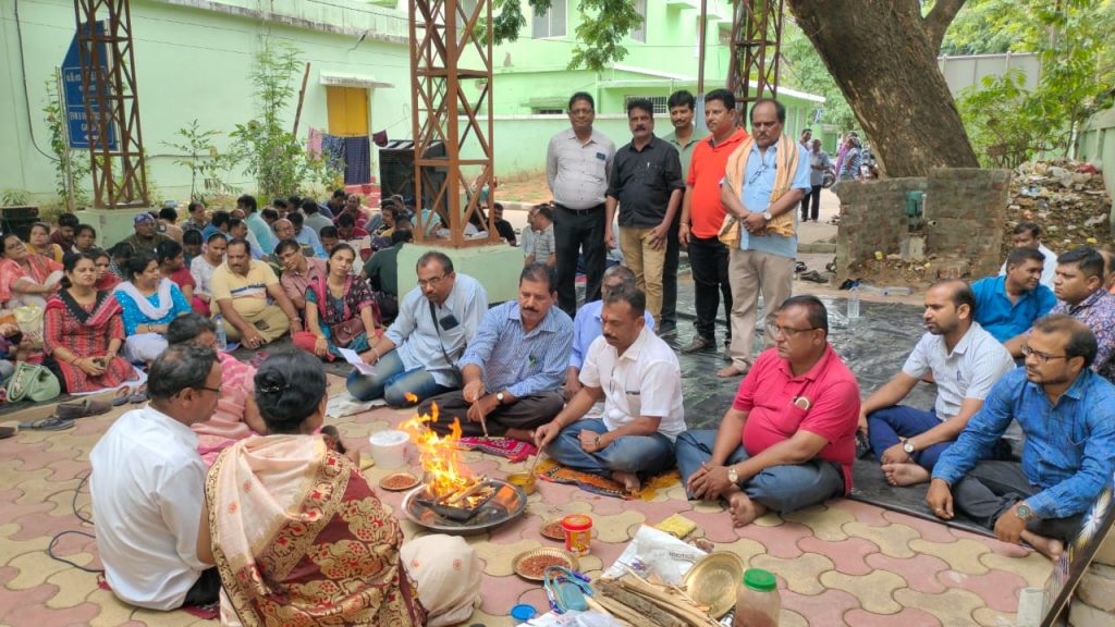 ତାରାତାରିଣୀ ରେ ଅଖଣ୍ଡ ଦୀପ ସହ ଧାରଣା ସ୍ଥଳରେ ଗାୟତ୍ରୀ ପାଠ...
